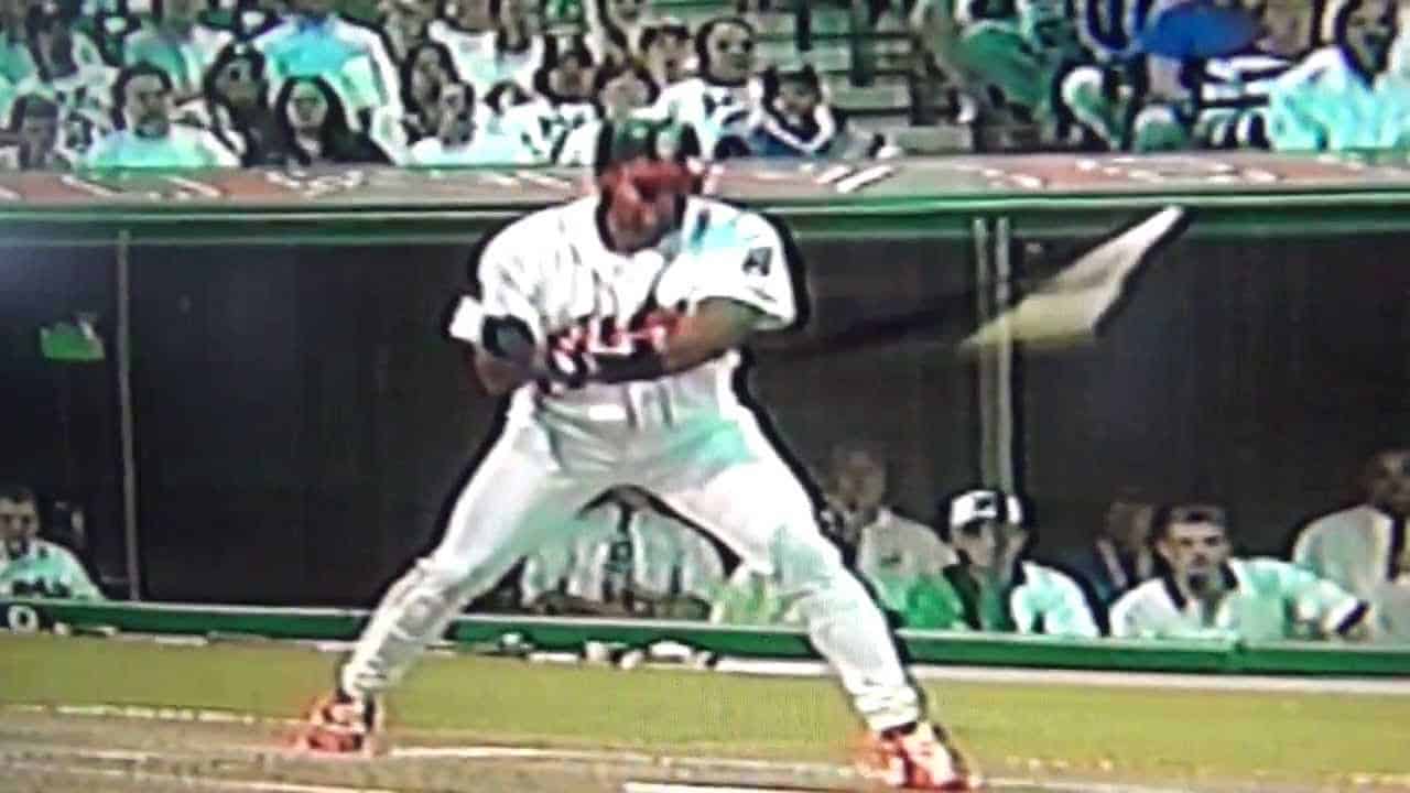 albert belle breaks bat on check