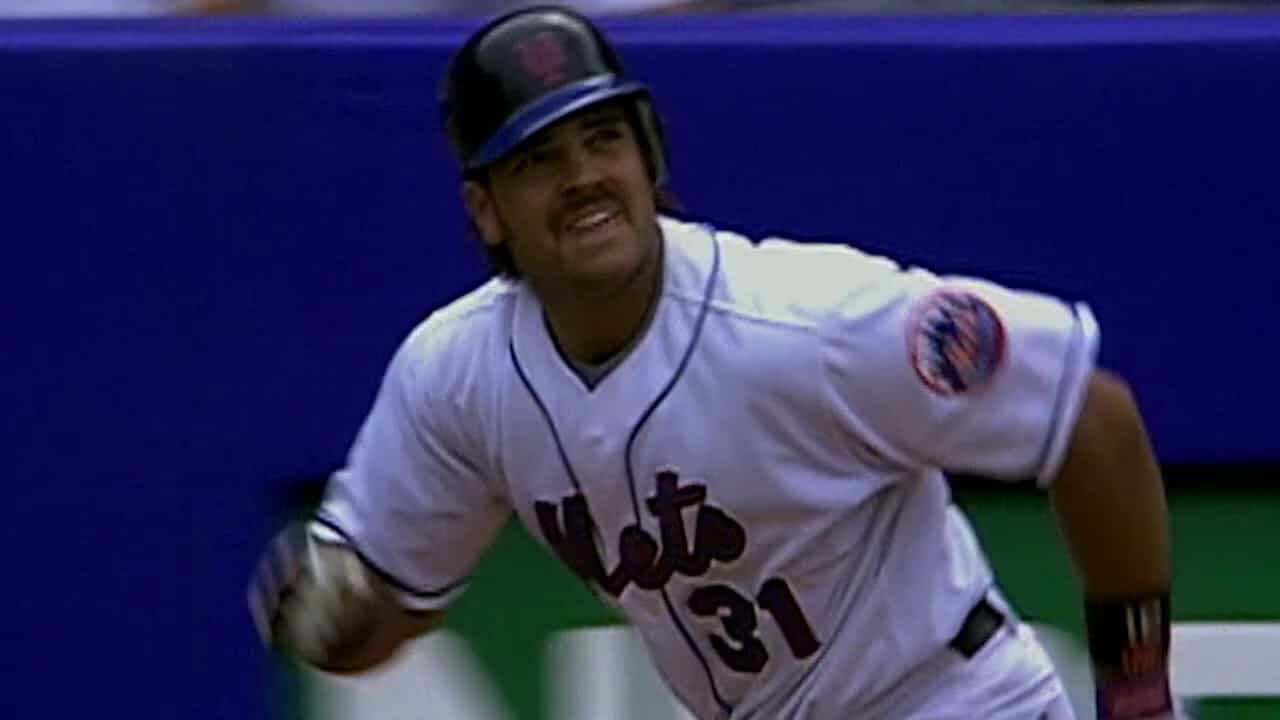 Mike Piazza reacts during the infamous bat-throwing incident with Clemens.
