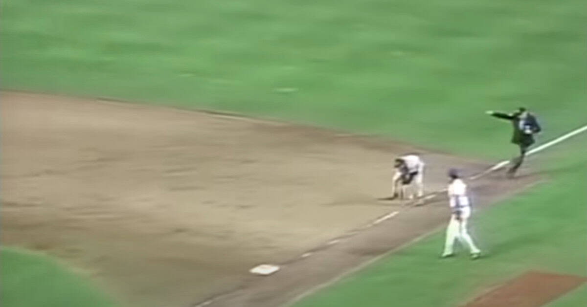 12 Moments That Almost Bent Baseball's Arc 5 Bill Buckner's iconic error in the 1986 World Series symbolizes a major 'What If' moment in baseball.