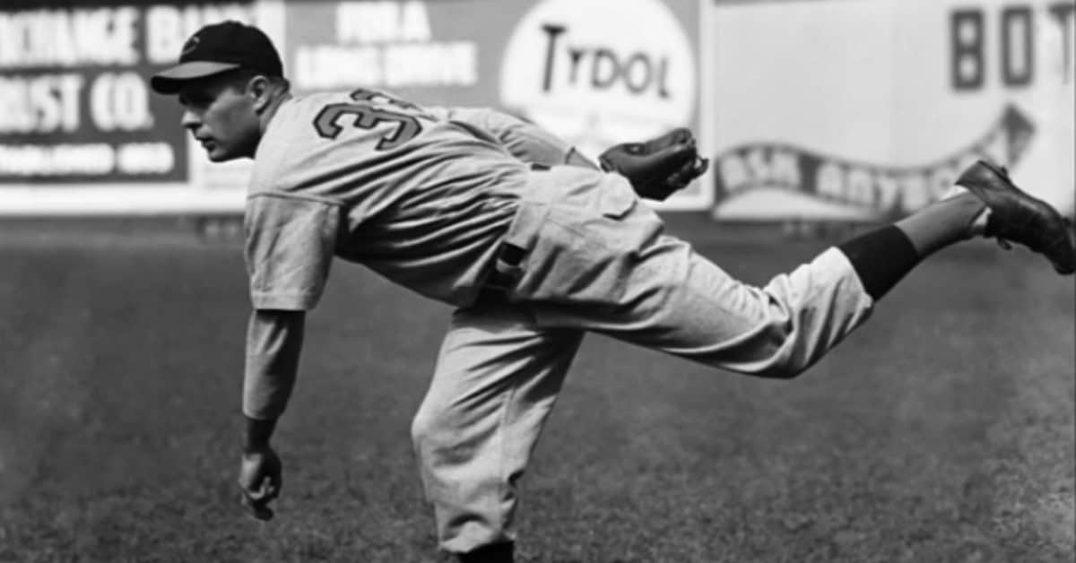 12 MLB Records So Absurd They Shouldn't Exist 3 Johnny Vander Meer pitching during his legendary back-to-back no-hitters.