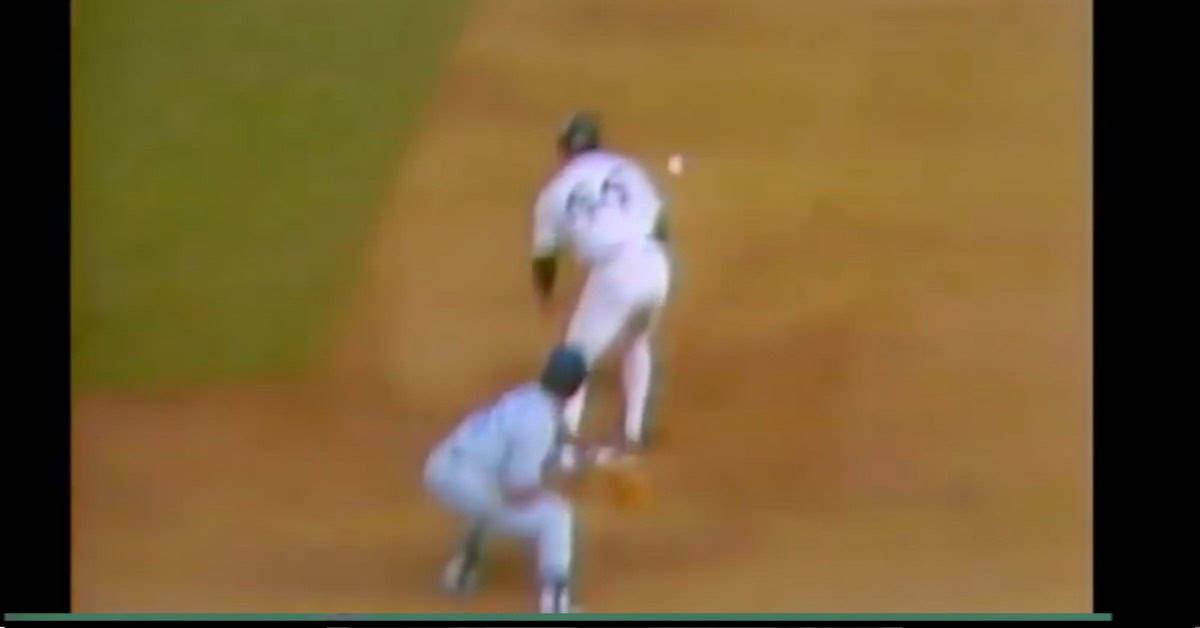 Bad Calls That Fans Will Never, Ever Let Go 7 Reggie Jackson hip