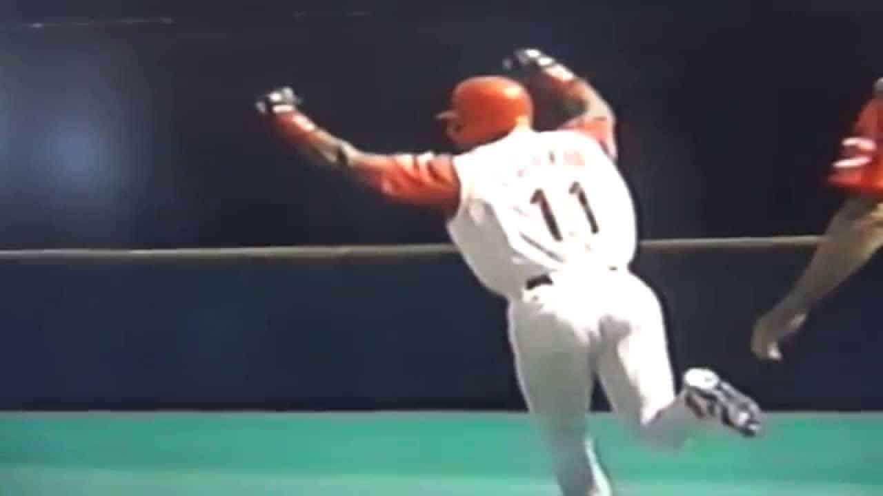 One Team, One Man, One Career — 12 MLB Lifers 6 Barry Larkin, shown in 1995, exemplifies the skill of top MLB shortstops.