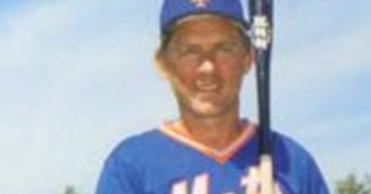 Meet the 20 Shortstops Who Defined a Decade at Second and Short 10 Bud Harrelson in action, showcasing his skills as a top shortstop from the Disco Era.