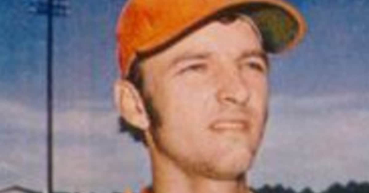 Meet the 20 Shortstops Who Defined a Decade at Second and Short 9 Image of Roger Metzger showcasing his defensive skills as a shortstop.
