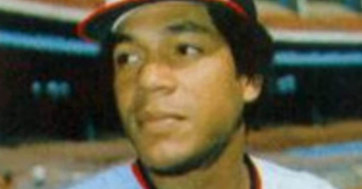 Ken Singleton in action, showcasing his impressive switch-hitting skills.