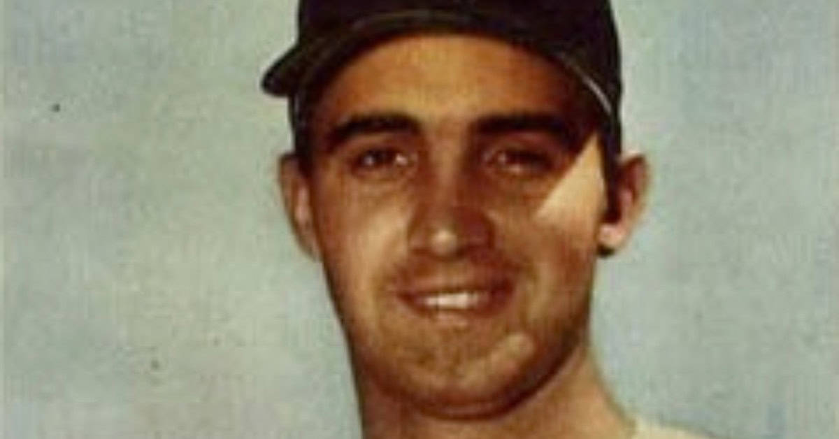 The '50s Legends Baseball Somehow Forgot 2 Billy Pierce in action, showcasing his pitching style as one of the top MLB pitchers of the 1950s.