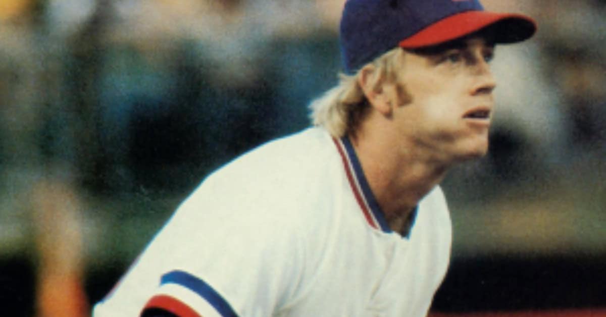 20 MLB Stars the Hall Forgot 16 Buddy Bell making a play at third base, showcasing his defensive skills.