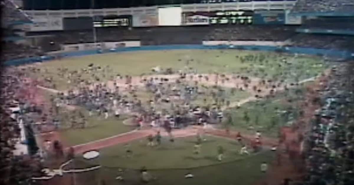When Fans Reach Over the Wall: MLB's Wildest Interference Moments 10 Chris Chambliss 1976 Home Run