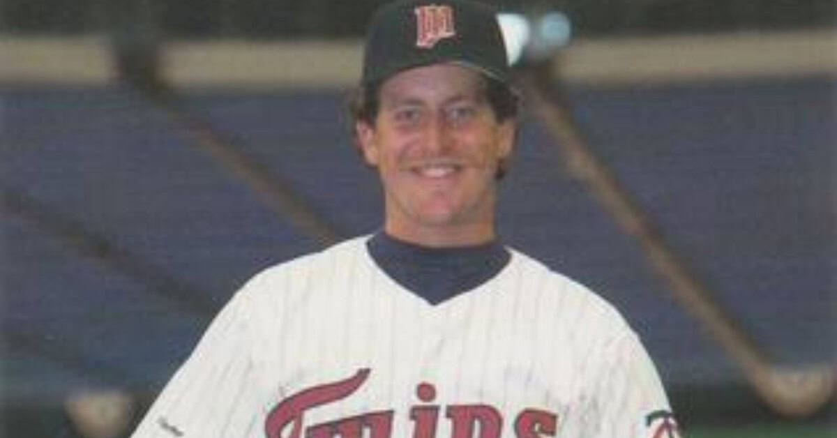 25 Minnesota Twins Worth Remembering 15 Frank Viola delivering a pitch, showcasing his talent in the Metrodome.