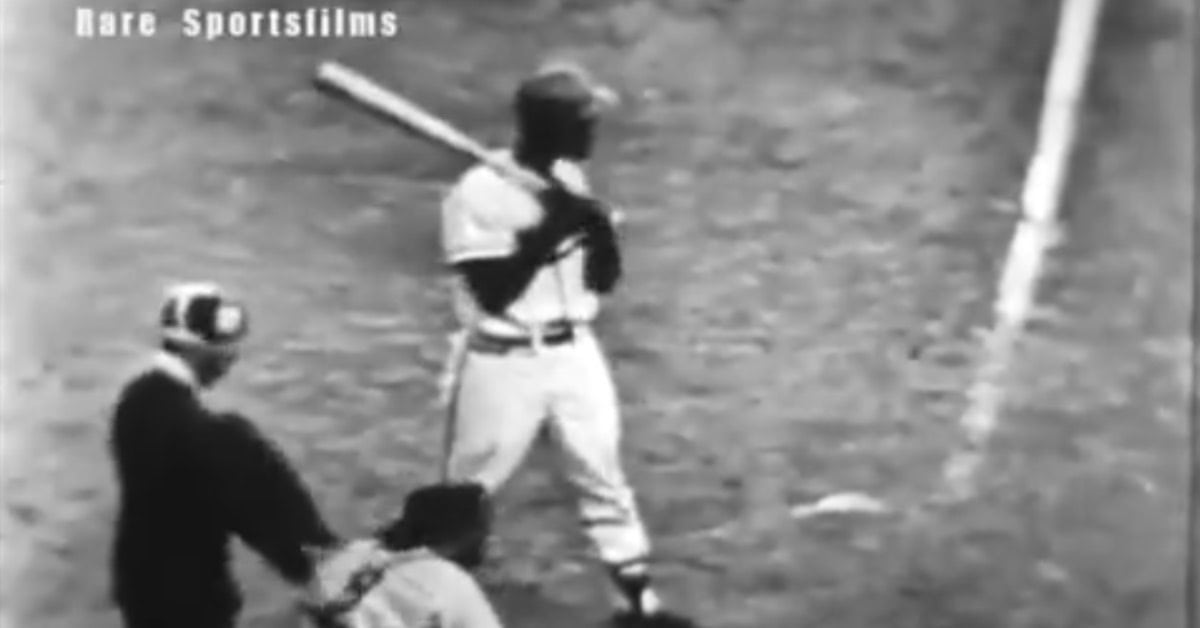 Hank Aaron at bat in 1958, pivotal in clinching back-to-back pennants.