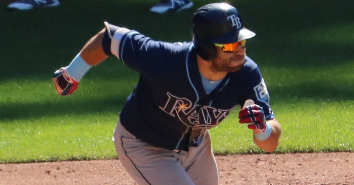 Kevin Kiermaier making an impressive catch in center field for the Rays.