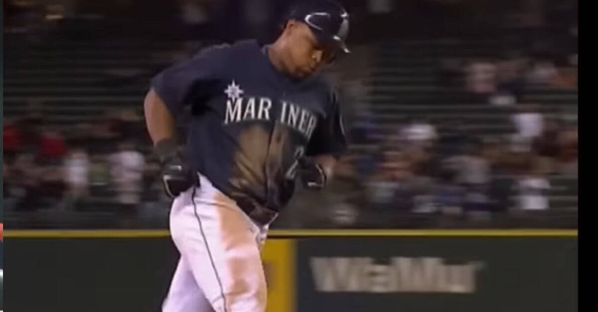 10 Times Adrian Beltre Made a Third Baseman Look Like a Superhero 10 Adrian Beltre HR Trot