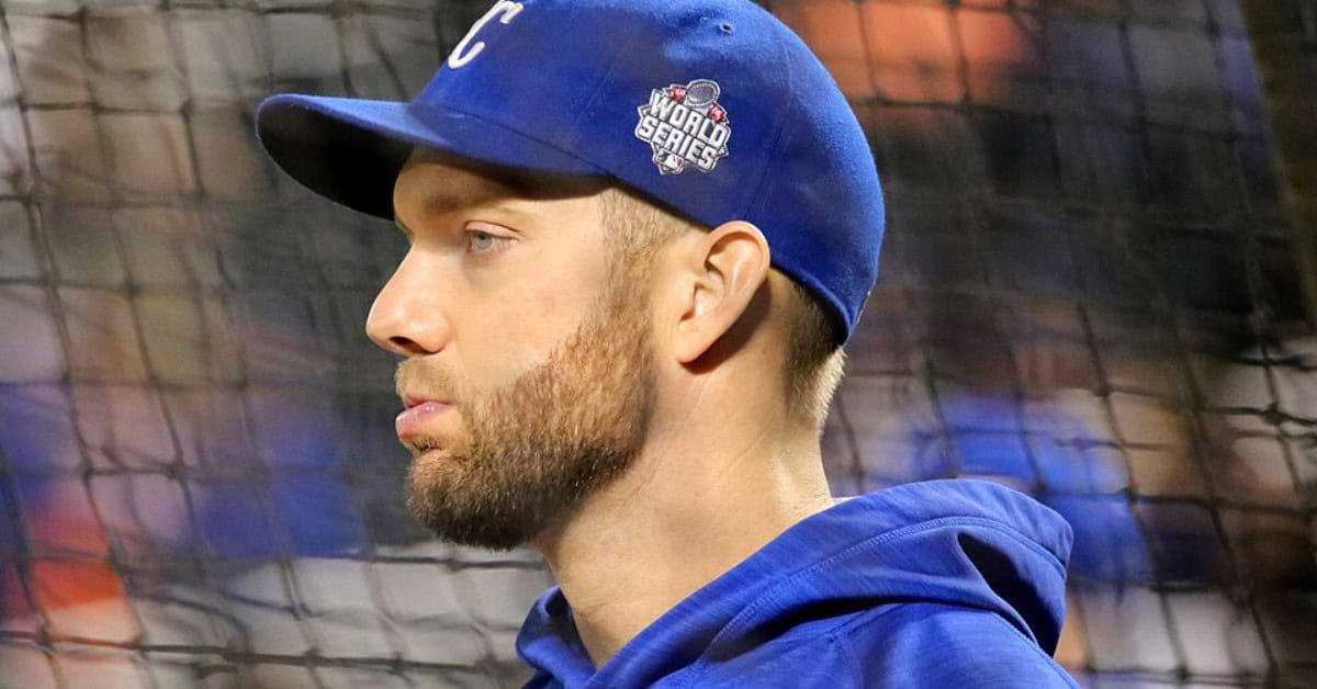 Alex Gordon showcasing his defensive skills that thwarted Cardinals' hits.