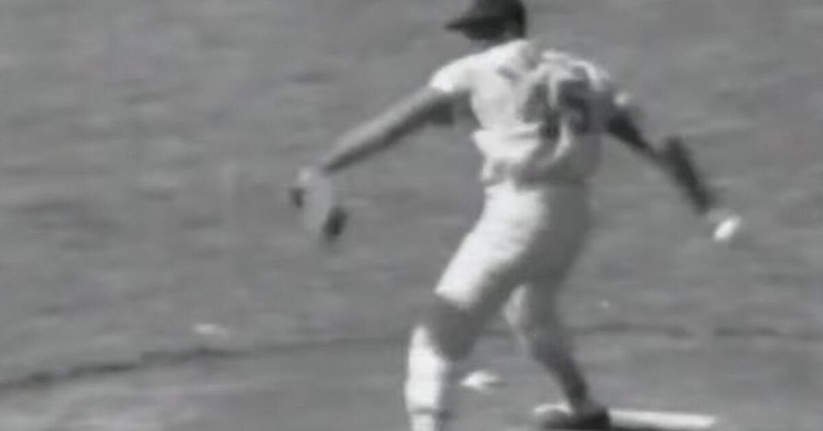 Bob Gibson Throwin 1