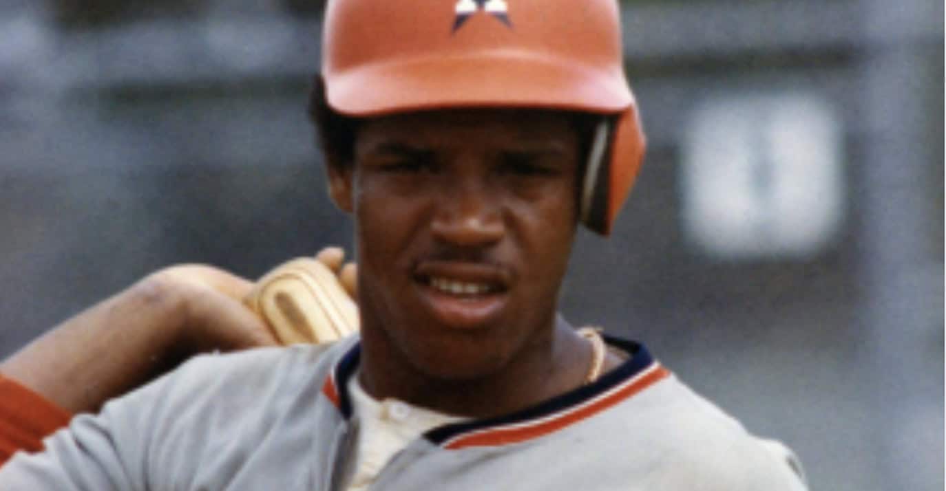 Every Right Fielder Who Mattered in the '70s 11 Cesar Cedeno making a stunning catch, epitomizing '70s center field elegance.