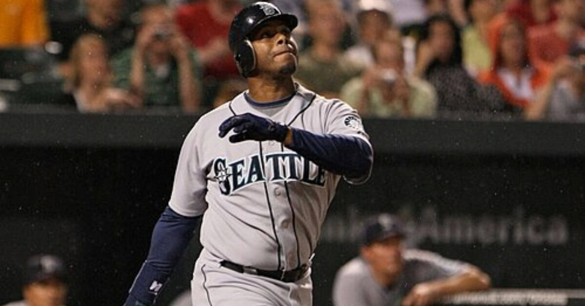 10 All-Time Greats Who Never Won a Ring 5 Ken Griffey Jr. showcasing his iconic swing, epitomizing center field excellence.