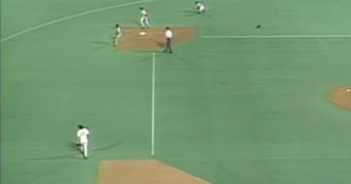 12 Baseball Moves That Flew Right Over a Generation's Head 2 Lonnie Smith's infamous baserunning blunder during the World Series.