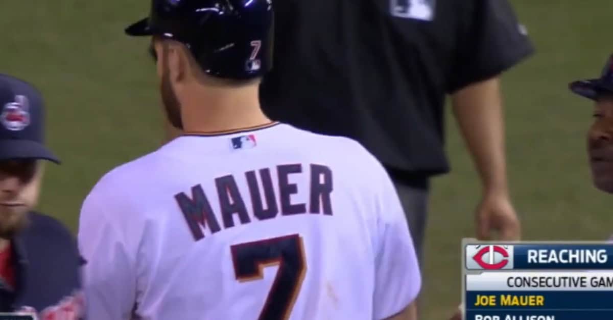 Mauer Back of Uniform