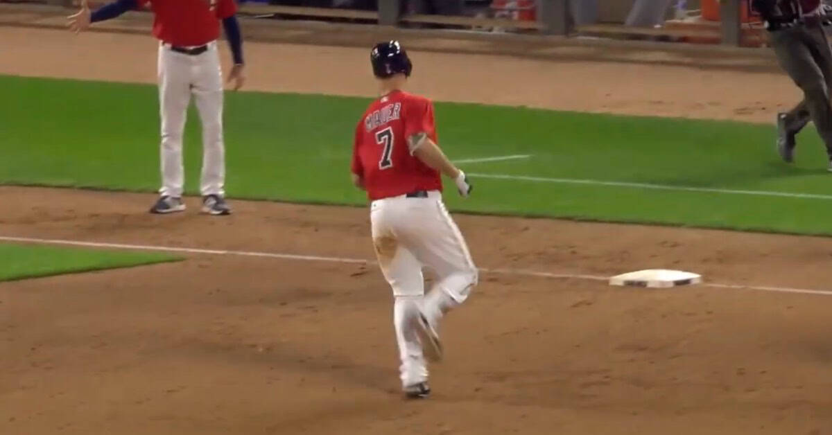 Mauer Heading to Third