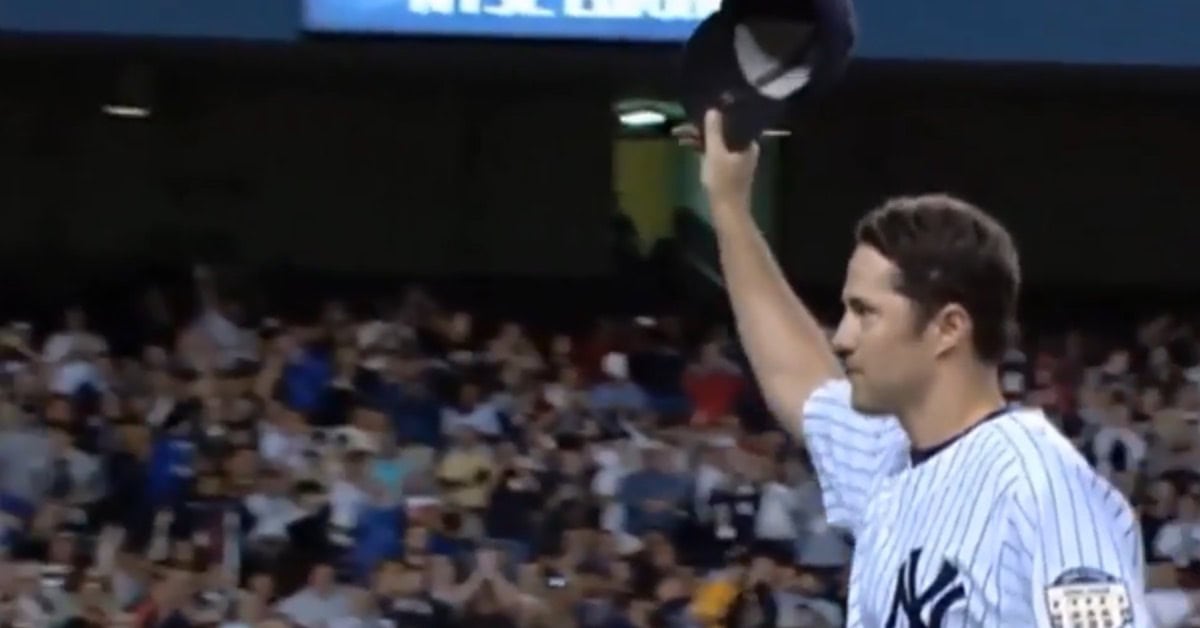 Mussina Acknowledging Crowd
