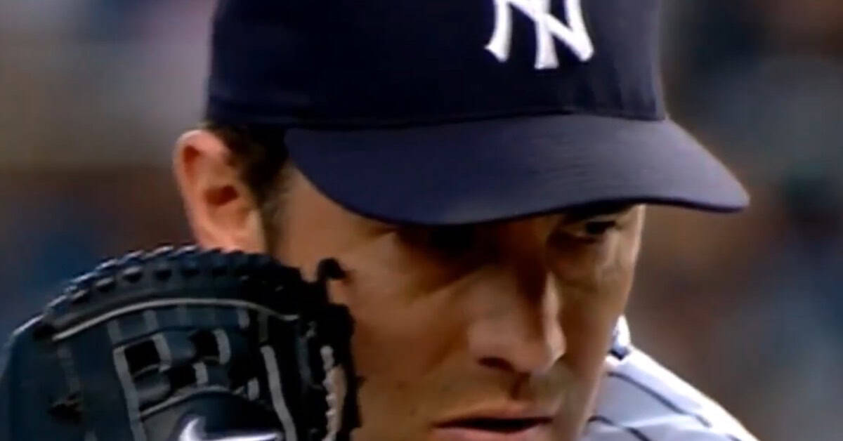 Mussina Closeup Pitching