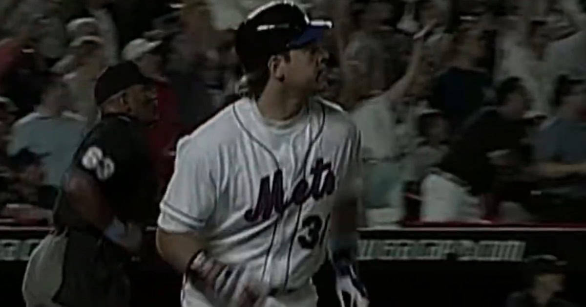 Why Mike Piazza Remains Every Pitcher's Worst Nightmare 9 Piazza Watching Big Fly