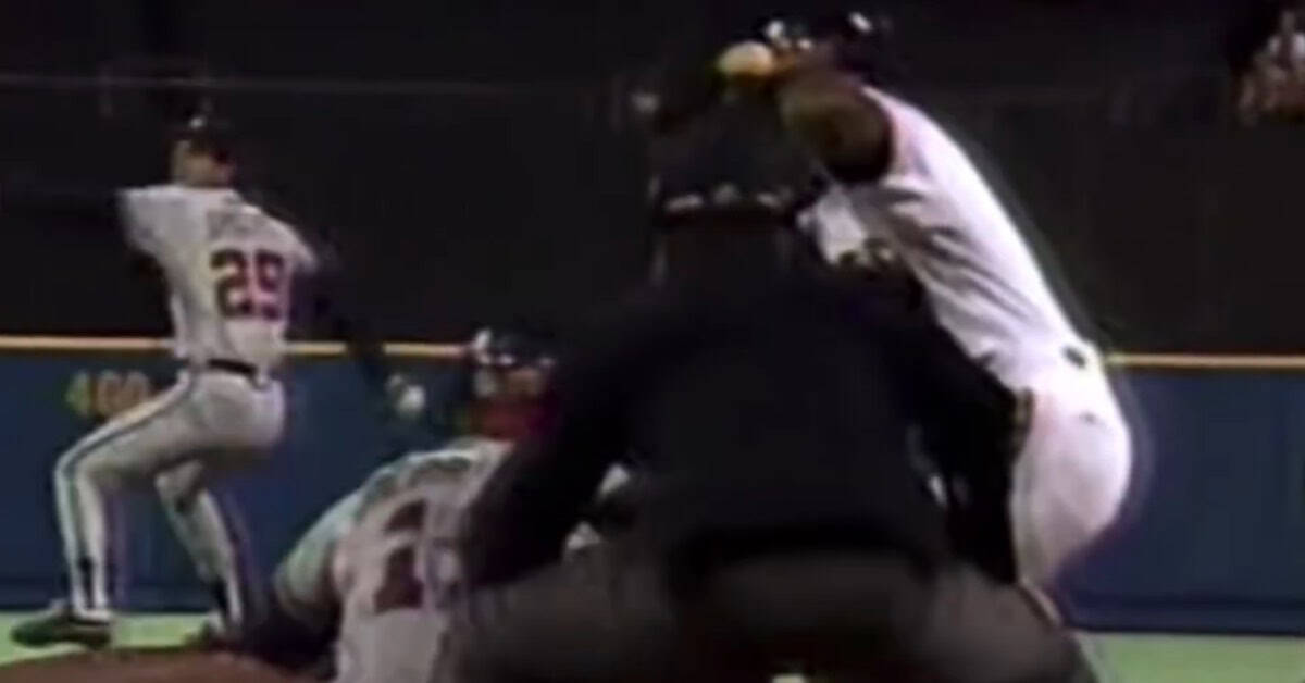 How John Smoltz Nailed Down a Hall of Fame Career, One Big Game at a Time 3 Smotlz Bringing It