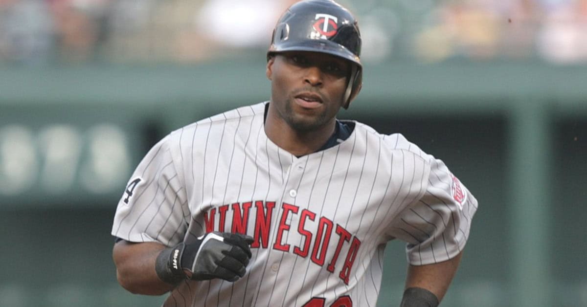 25 Minnesota Twins Worth Remembering 21 Torii Hunter celebrates a game-winning catch, embodying excellence in center field.
