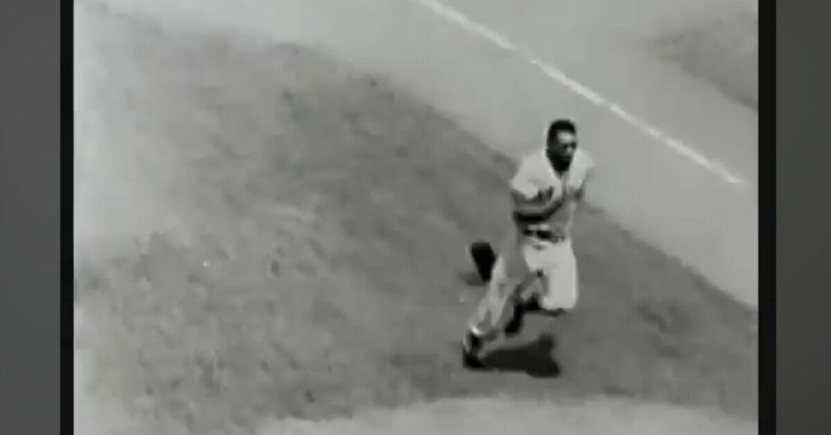 10 Times Willie Mays Made the Impossible Look Routine 5 Willie Mays Flying Cap