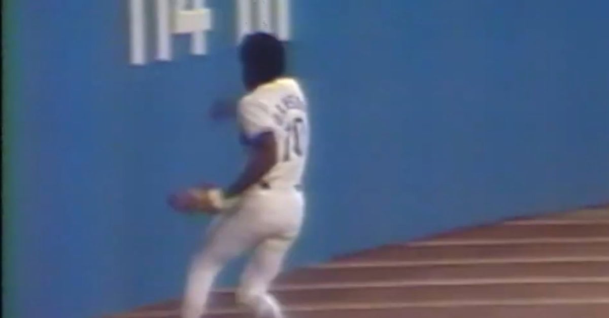 Andre Dawson Running Down Ball