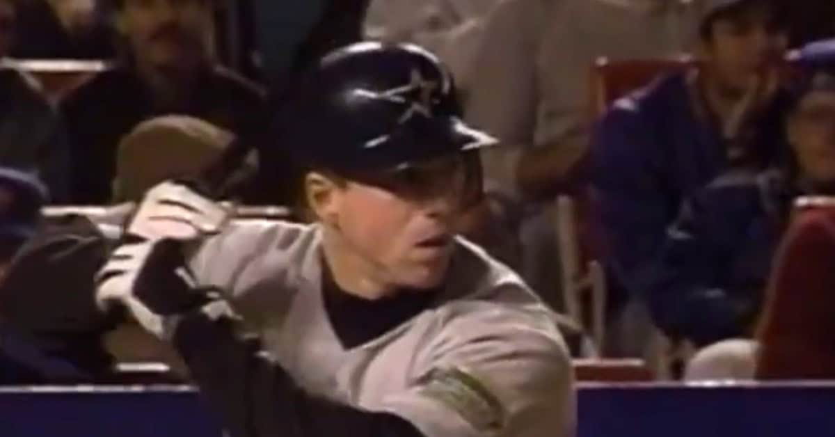 9 Times Jeff Bagwell Made MLB Pitchers Wish They'd Walked Him 9 Bagwell About to Murder Ball