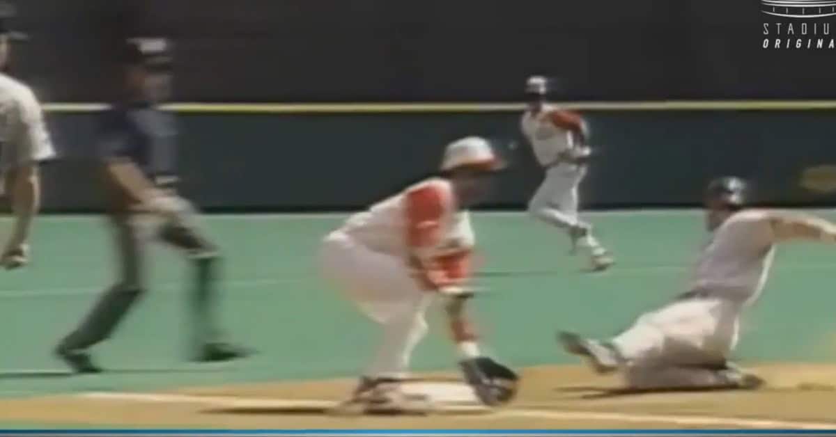 9 Times Jeff Bagwell Made MLB Pitchers Wish They'd Walked Him 5 Bagwell Swiping Third