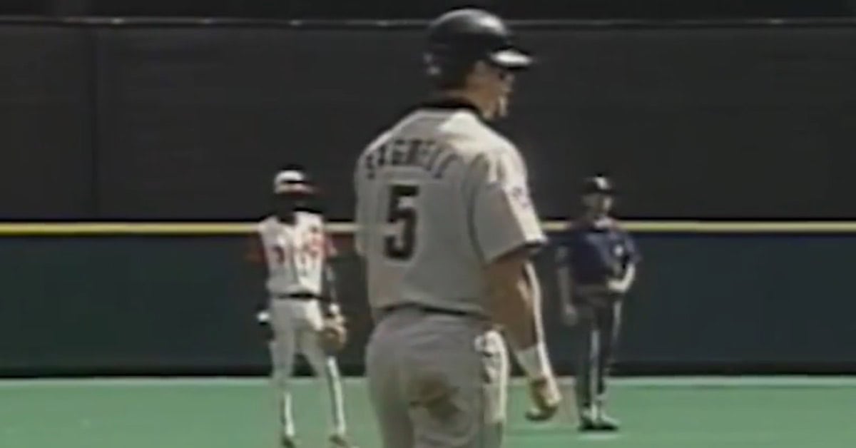 9 Times Jeff Bagwell Made MLB Pitchers Wish They'd Walked Him 7 Bagwell on Base