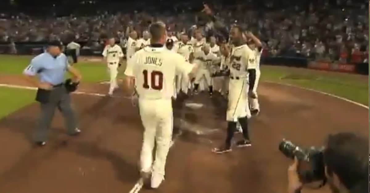 Chipper Jones Made the Mets His Personal Punching Bag 7 Chipper Scoring Walk Off