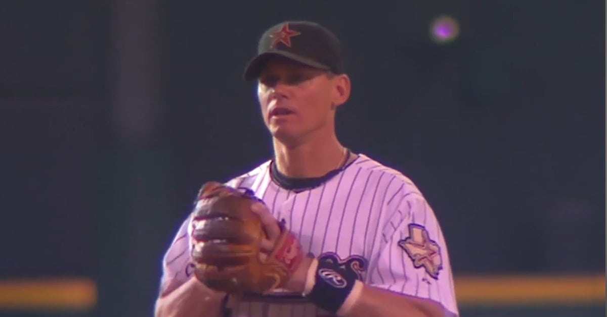 Craig Biggio Was Never Just an Astro — He Was the Astros 4 Craig Biggio About to Field