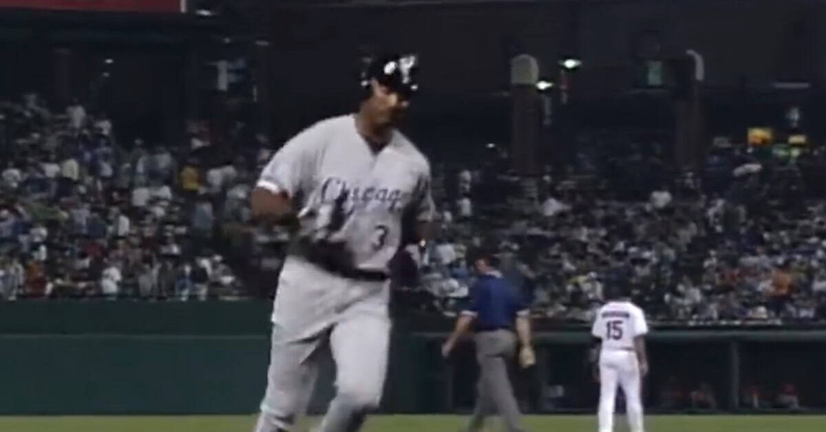 Harold Baines Rounding Bases