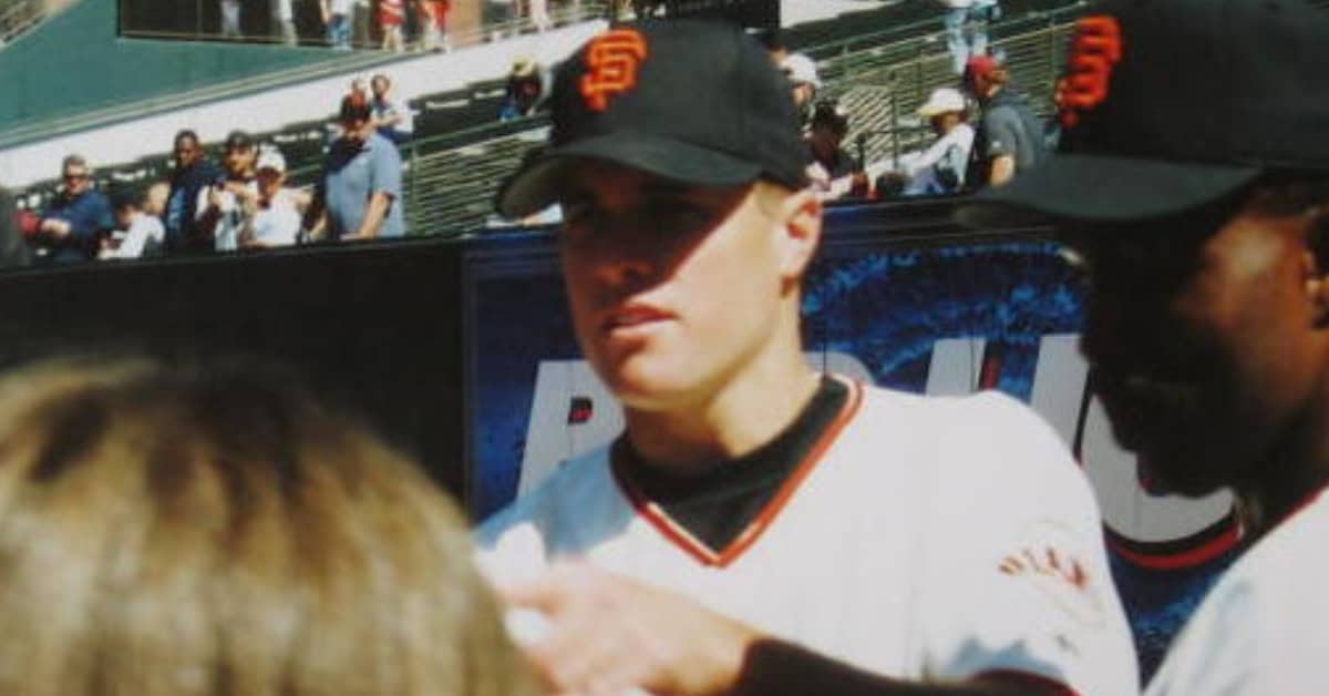 20 First Basemen With Hands Softer Than Their Bat 13 J.T. Snow showcasing his defensive skills as a first baseman alongside Barry Bonds.