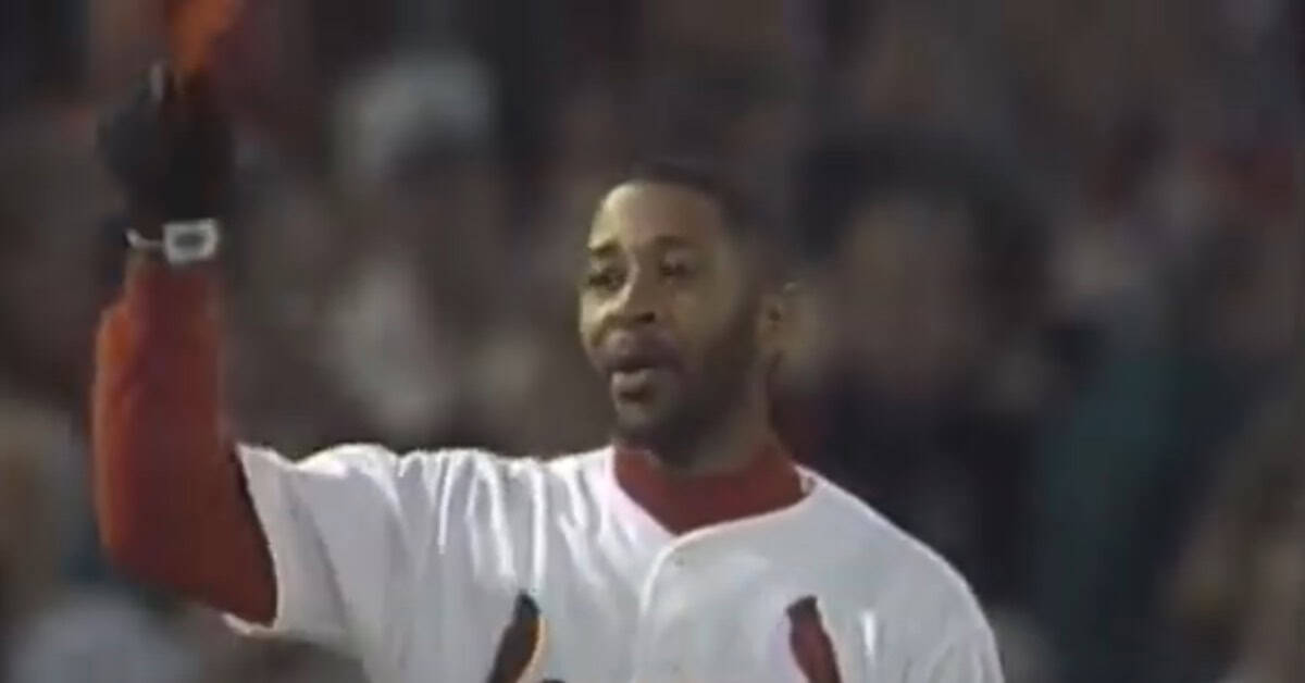 What Did Ozzie Smith Do Out There? 15 Numbers That Explain Everything 12 Ozzie Waving to Crowd